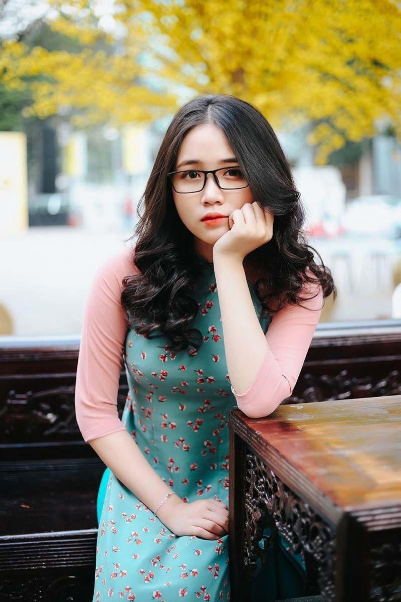 Ảnh gái xinh đeo kính cute và bikini 2k7