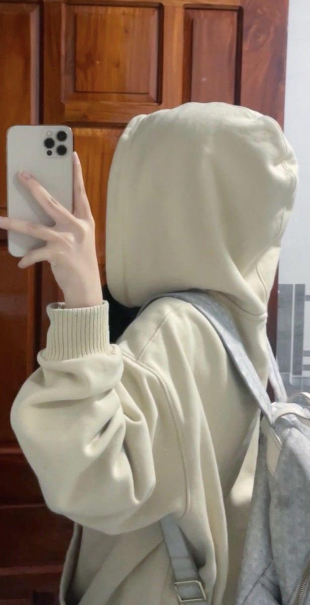 Ảnh gái xinh sexy trong áo mũi xe