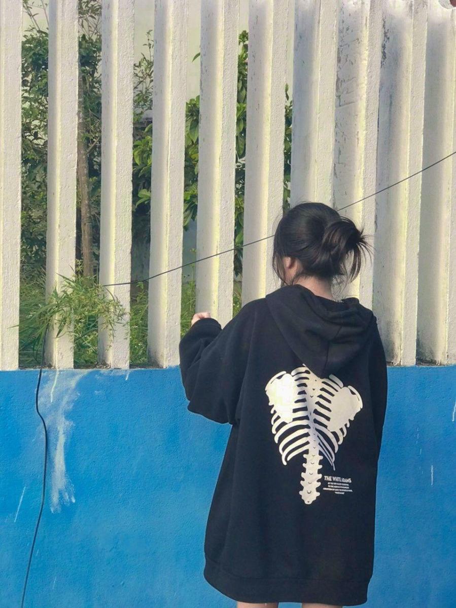 Gái xinh mặc áo và váy trắng đẹp