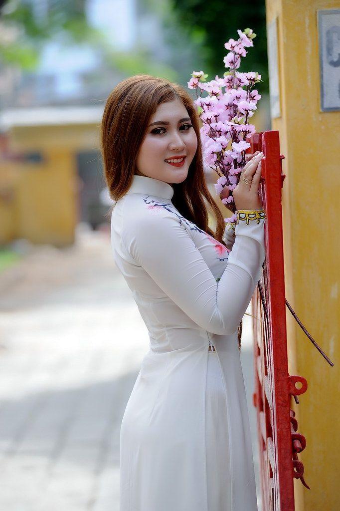 Gái xinh ngực đẹp trong áo sắc đẹp thời trang