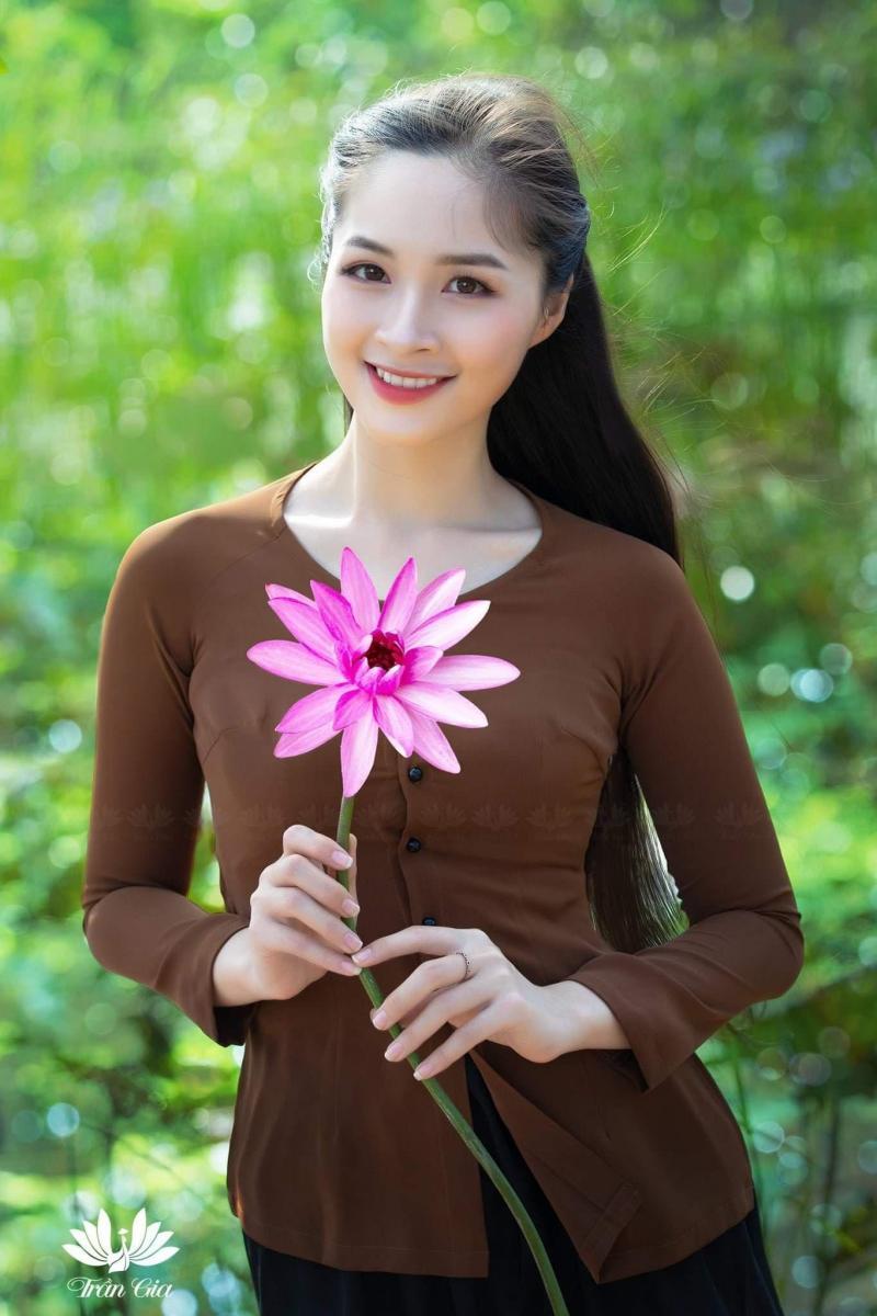 Ảnh gái xinh ngực to tay áo sắc đẹp thời trang