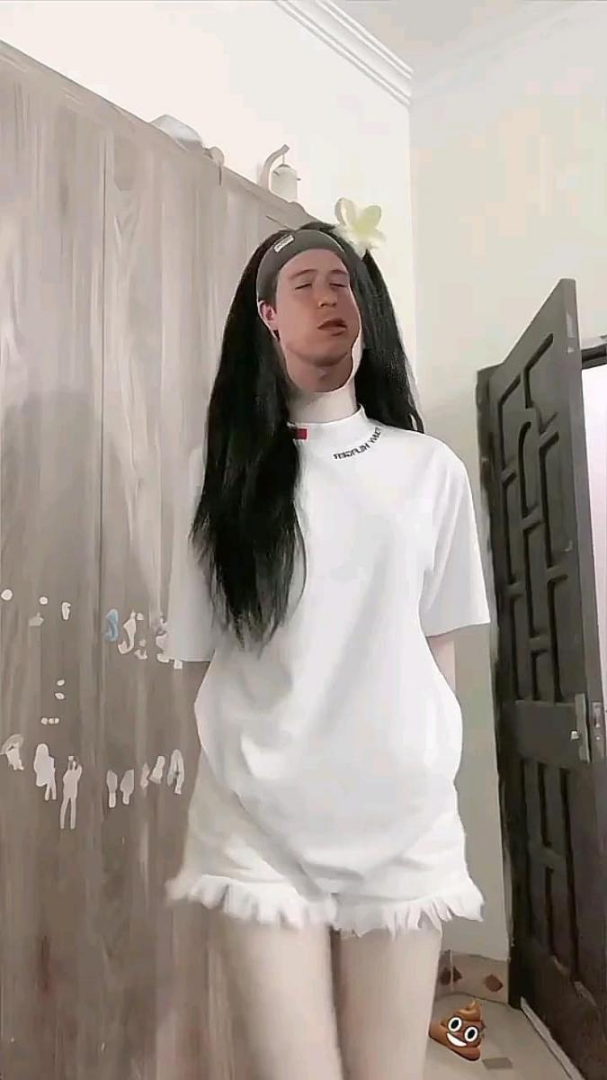 Gái Xinh Xăm Mình Khoe Thân Hình