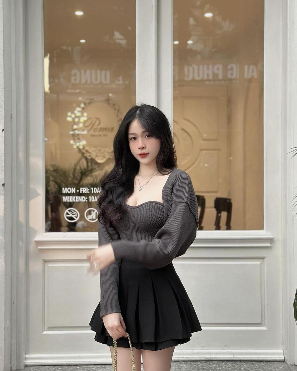 Gái xinh mặc áo sexy khoe dáng nuột nà