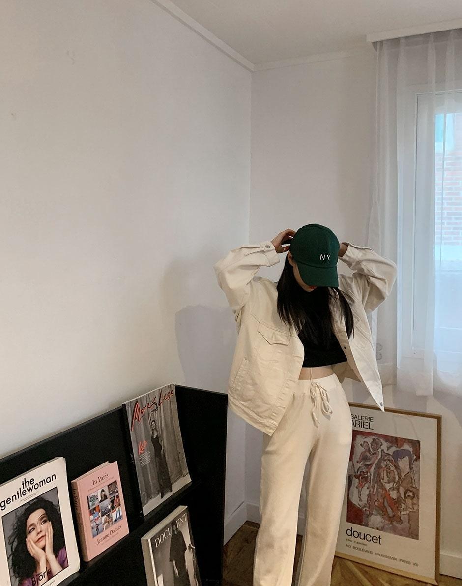 Gái xinh mặc áo dài trắng và áo croptop