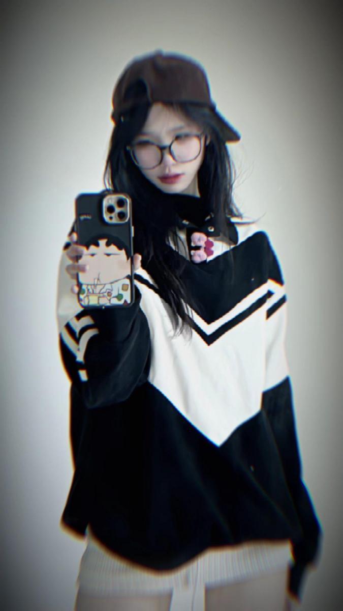 Ảnh gái xinh sexy trên Tik Tok với tóc đen