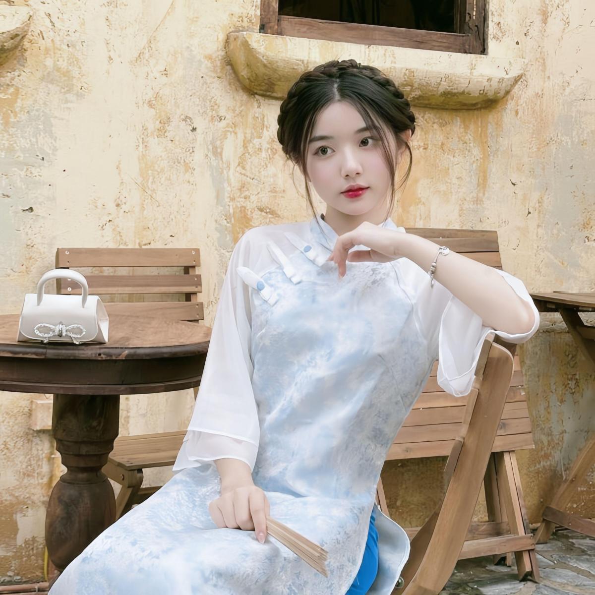 Gái tây xinh đẹp trong áo trắng
