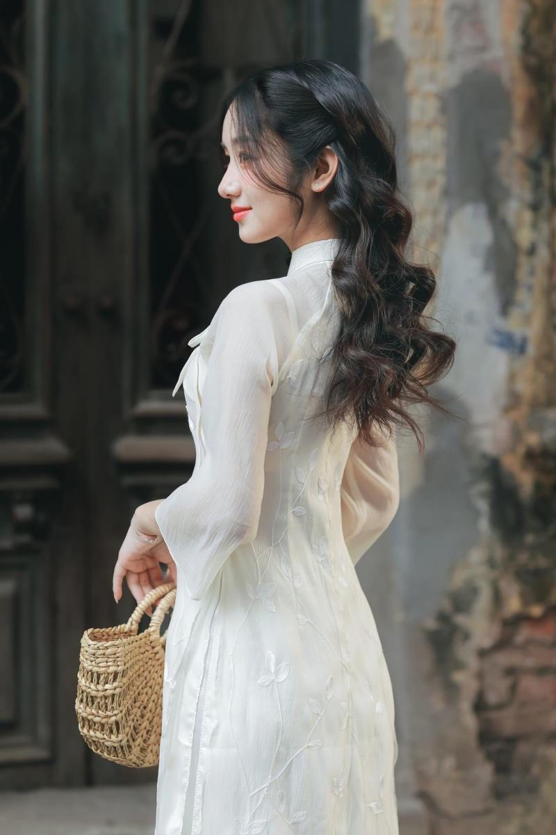 Gái Xinh Áo Dài Trắng, Cô Gái Xinh Đẹp Trong Bộ Áo Tắm