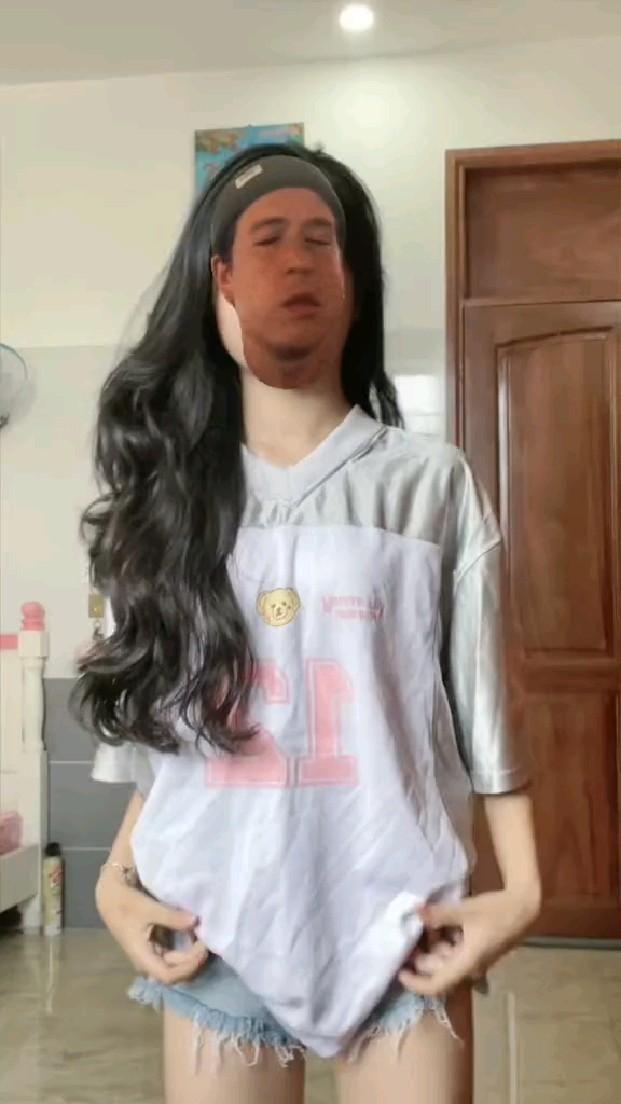 Gái Xinh Tóc Ngang Vai