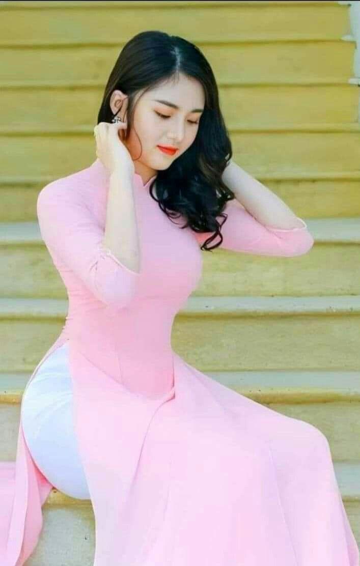 Gái tây xinh đẹp trong áo vải sắc đẹp