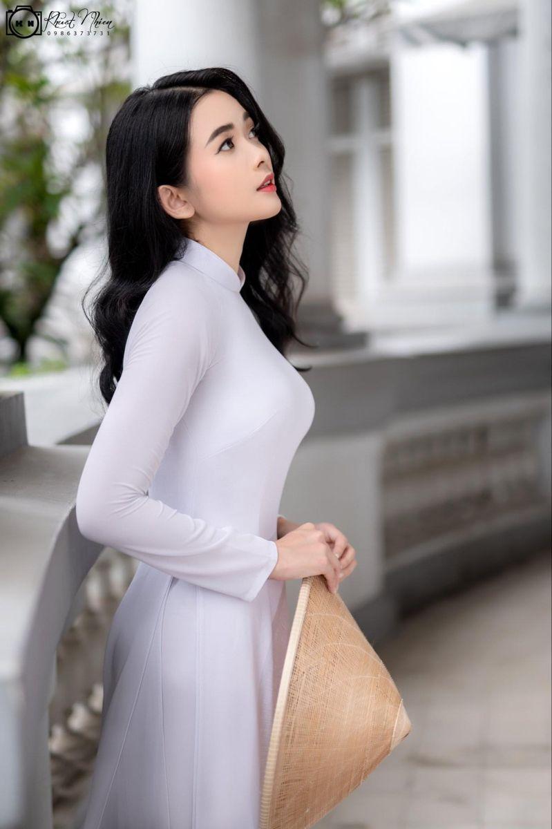 Ảnh gái xinh ngực to tay áo vải sắc đẹp