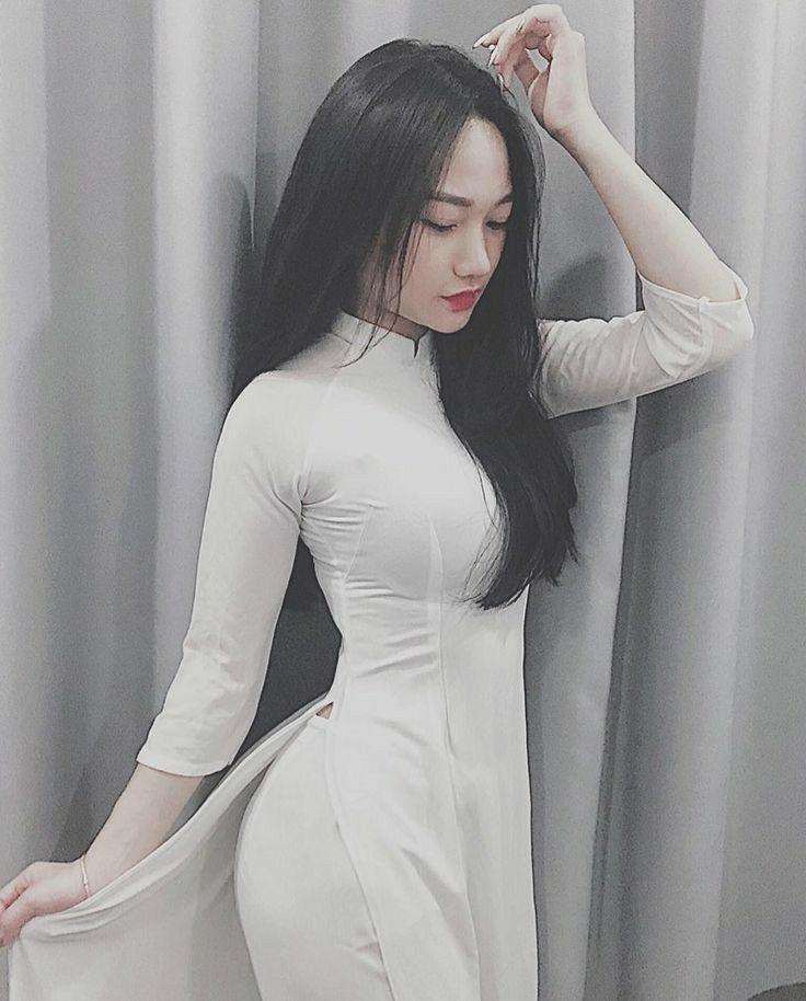 Gái xinh áo dài trắng trong bộ sưu tập thời trang