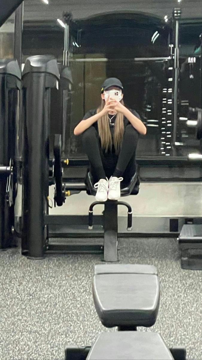 Ảnh gái xinh tập gym tại bãi biển