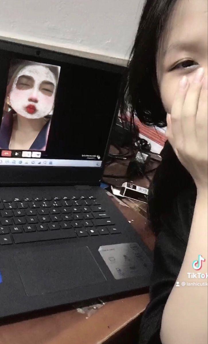 Hình gái xinh TikTok với ngực to quyến rũ