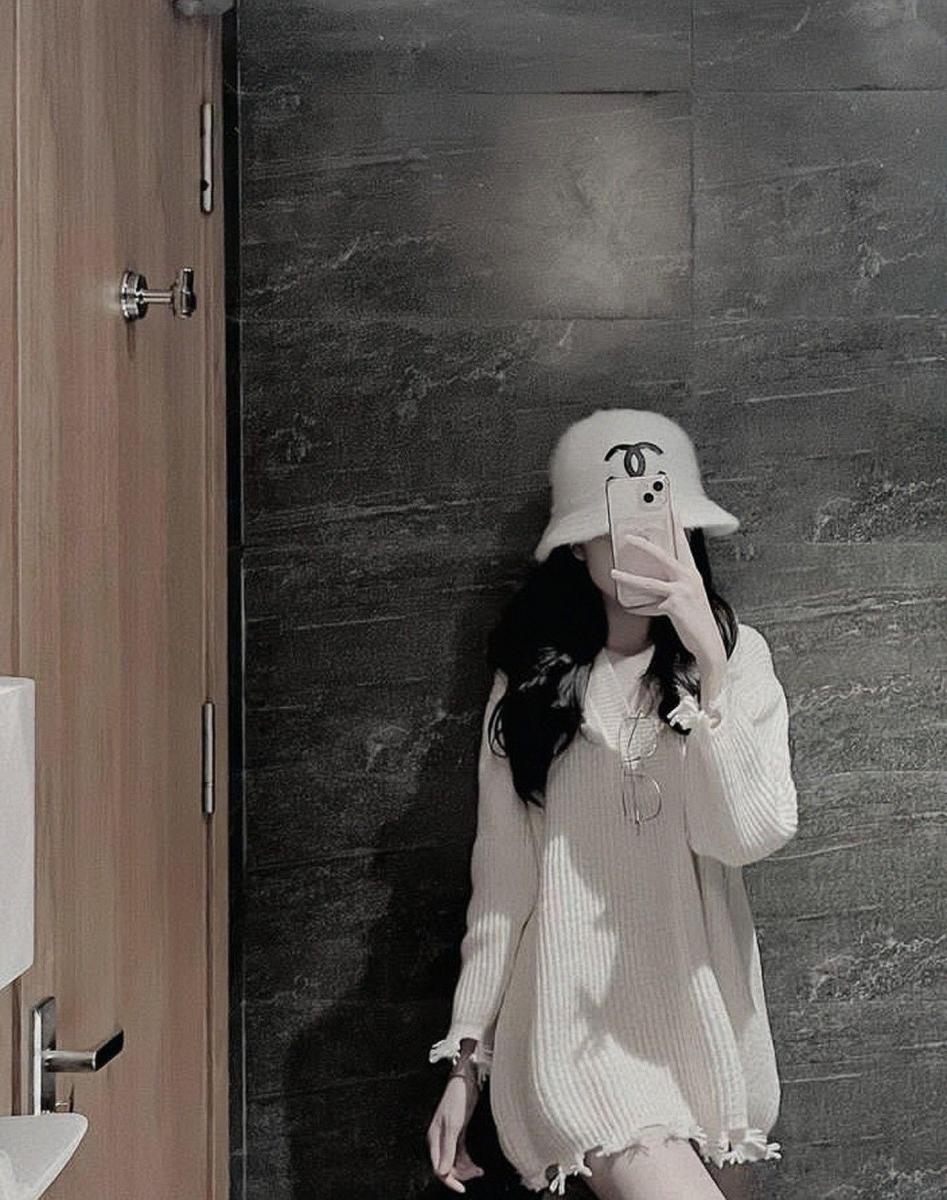 Ảnh gái xinh nóng sexy với thiết bị ống nước