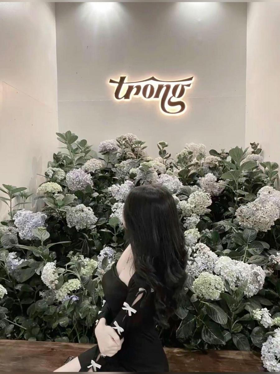 Hình gái xinh Tik Tok - Thiết kế hoa người mẫu