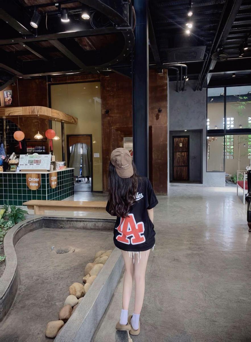 Ảnh gái xinh mũ to thời gian rảnh rỗi