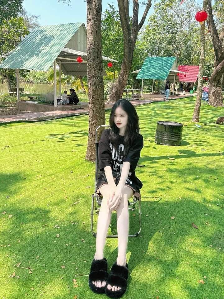 Gái Xinh Hở Bikini Bãi Biển