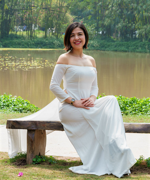 Ảnh buồn gái xinh trong thời trang áo choàng