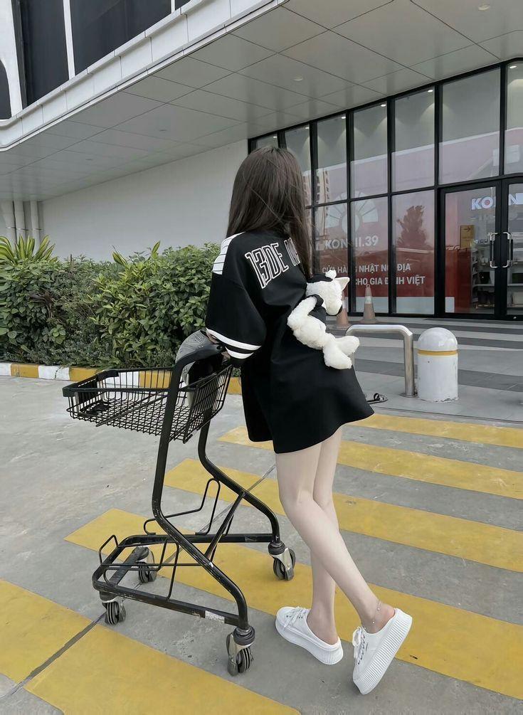 Gái xinh thoả thân trong thời trang mới