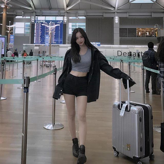 Gái xinh Twitter khoe thân trong thời trang mới