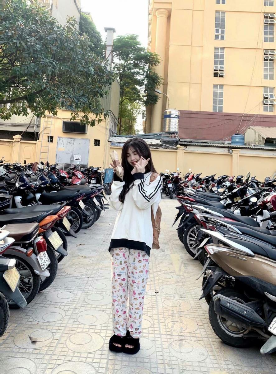 Gái Xinh Thời Trang Cái Túi Xe Máy