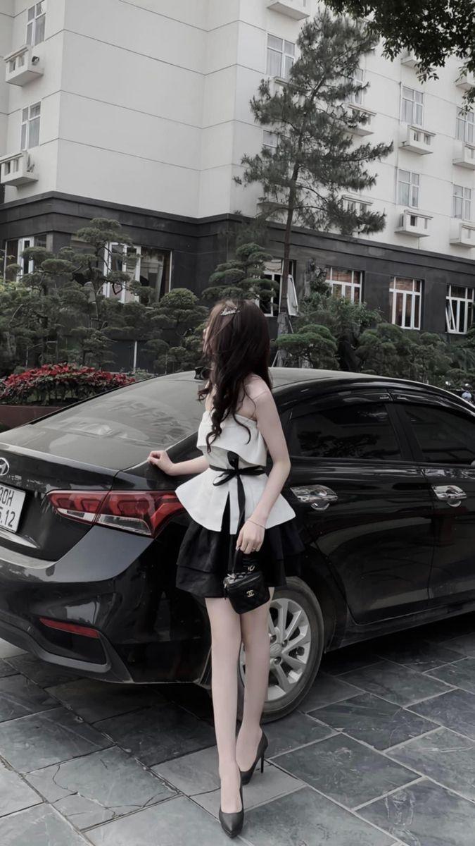Ảnh gái xinh trong đầm đen thời trang