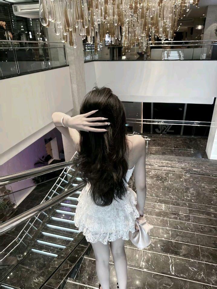 Ảnh gái xinh k9 trong thời trang đầm duyên dáng