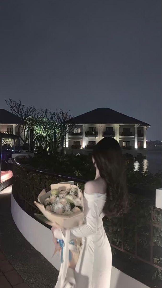 Gái xinh mặc áo dài trắng trong bộ sưu tập thời trang
