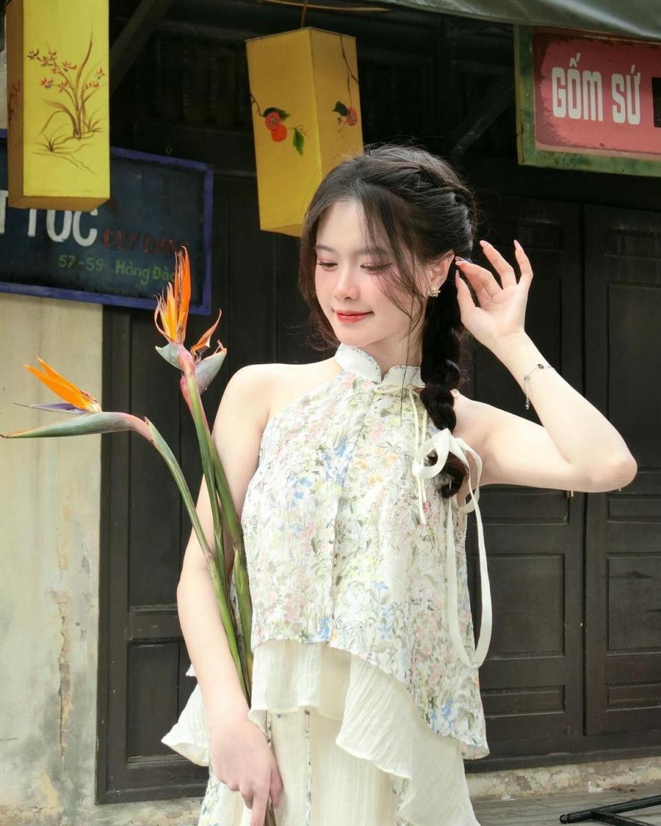 Gái Xinh Lớp 5
