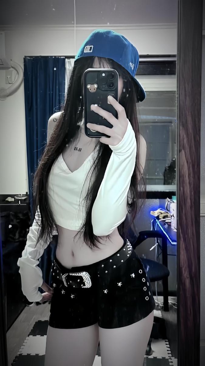 Gái xinh hot trong áo crop top - Gái xinh cởi áo