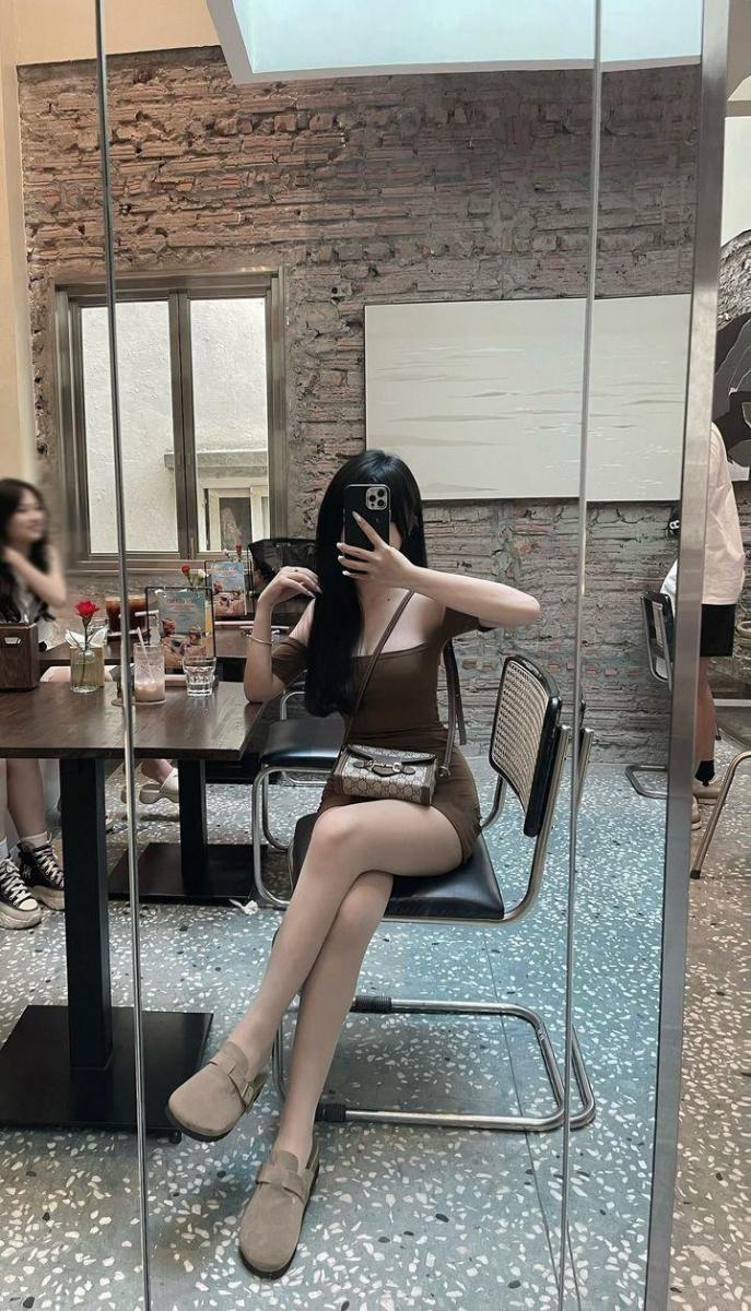 Gái xinh thoát y khoe thân trong thời trang đẹp