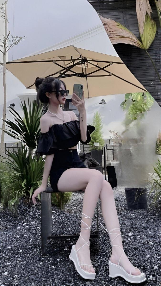 Ảnh gái xinh lung linh với ngực to thật