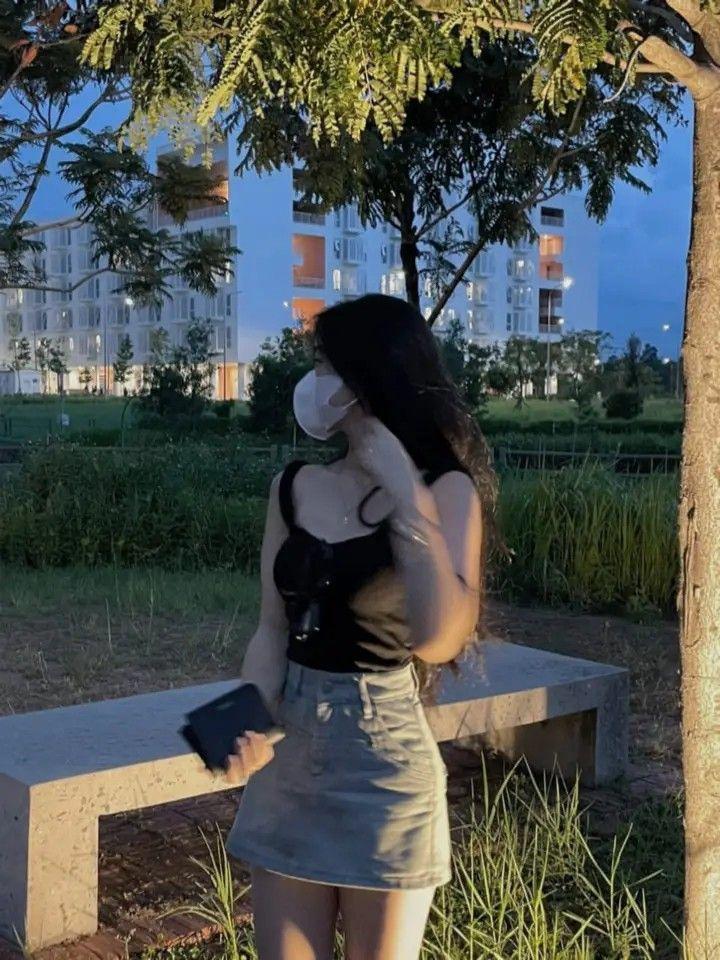 Gái xinh 2k8 và gái xinh 2k9 trong thời trang đùi thật lưng