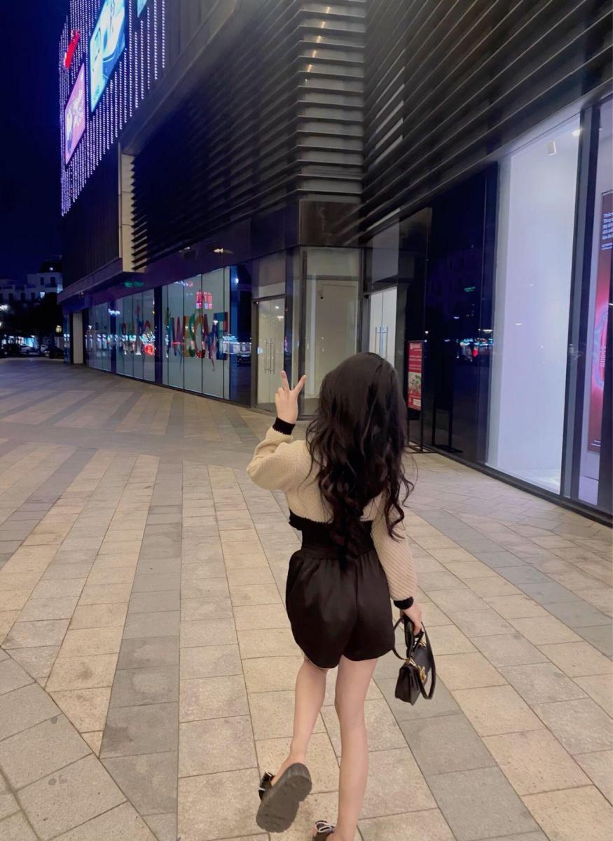Gái xinh hot với tóc ngắn, thời trang đỉnh cao