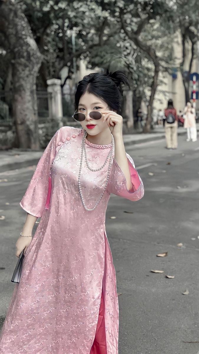 Gái xinh 365 - Ngực to thời trang hồng đẹp