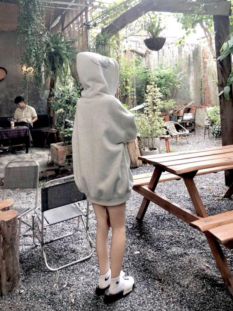 Gái Xinh Trong Thời Trang Mũi Xe Áo Trùm Đầu