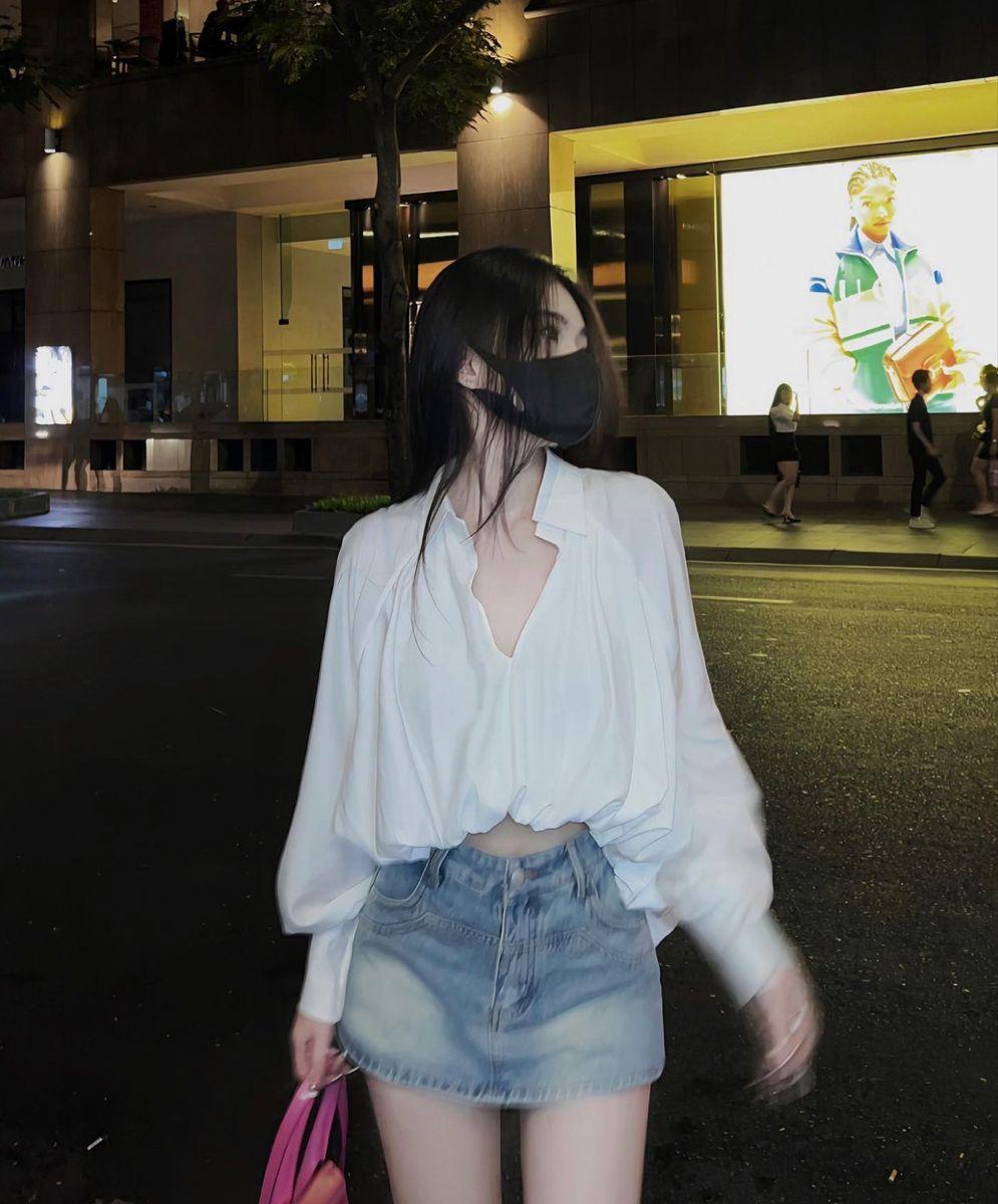Gái Xinh Thoát Y Và Gái Xinh Mặc Áo Dài Trắng