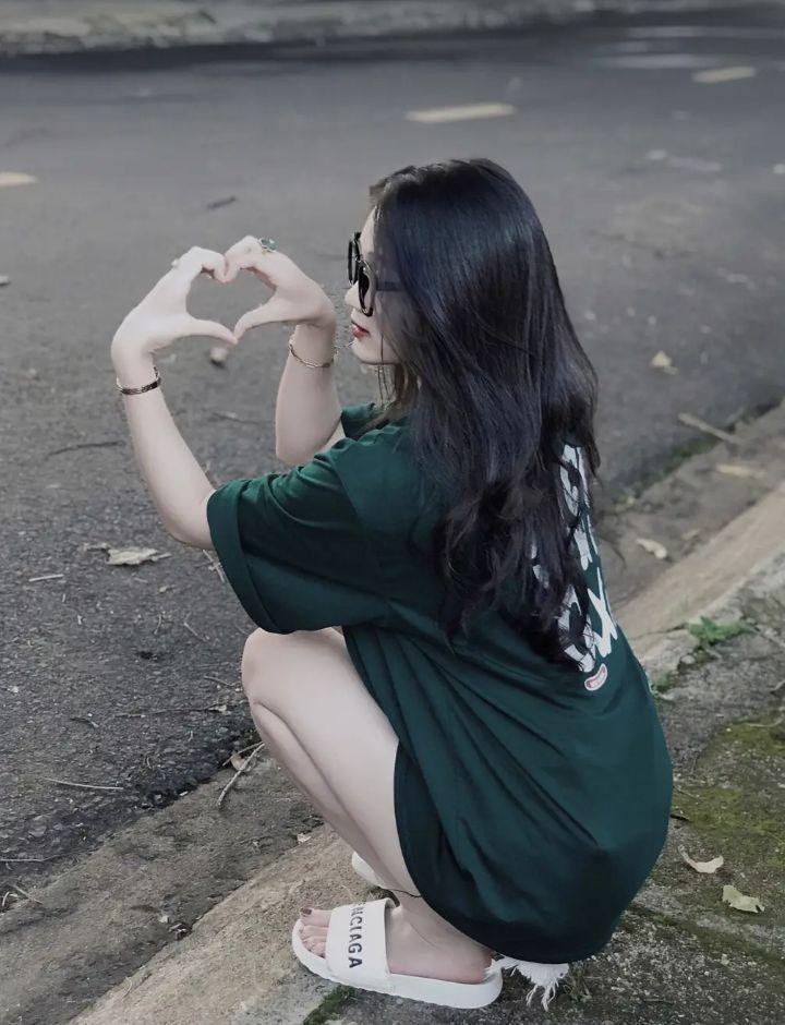 Hình cô gái xinh trong thời trang thật lung linh