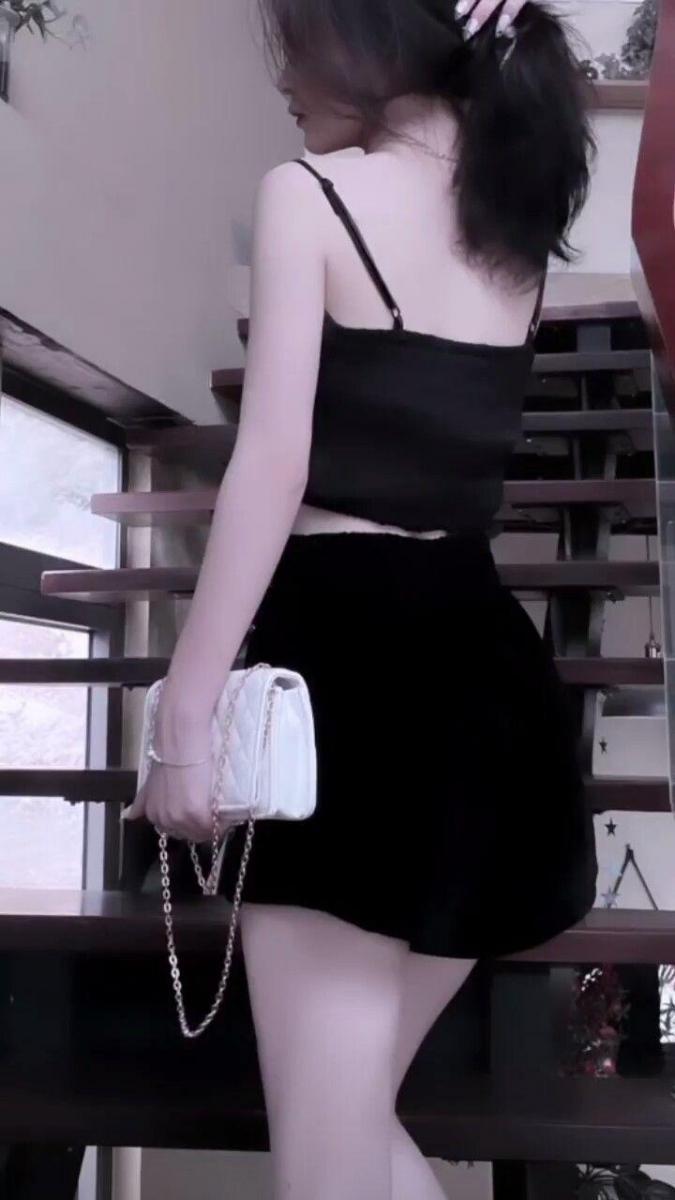 Ảnh gái xinh lung linh trong thời trang quần ngắn