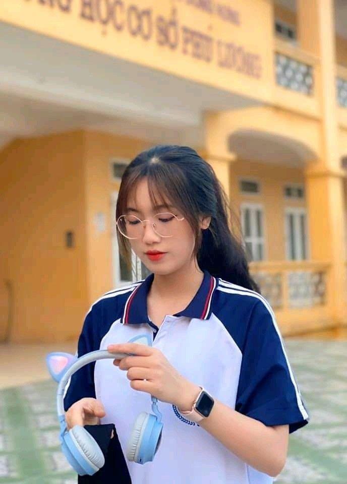 Ảnh gái xinh tóc dài đẹp che mặt