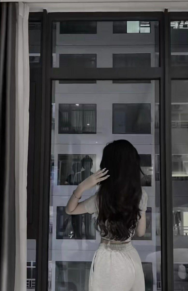 Gái Xinh Thời Trang Thủy Tinh