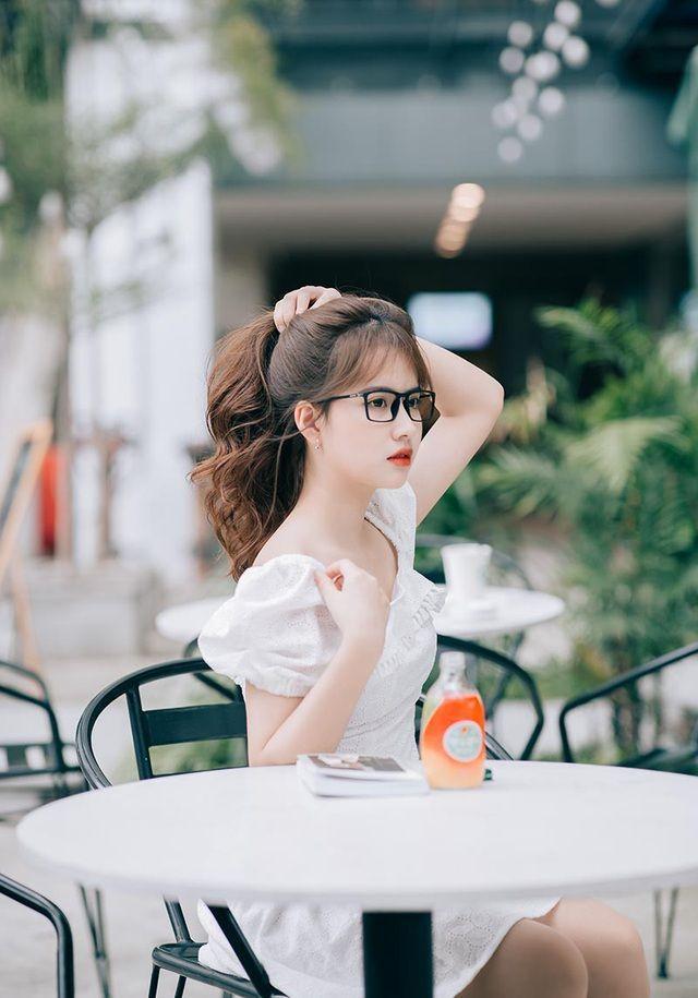 Ảnh gái xinh tóc dài đẹp trong thời trang mới
