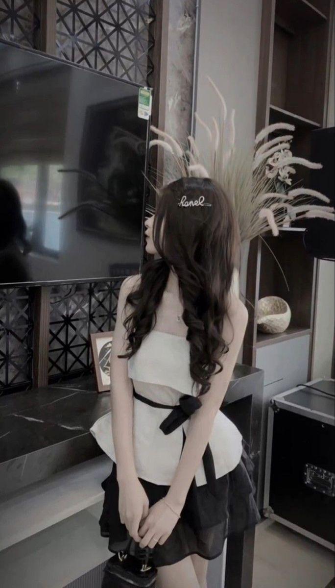 Gái xinh hot trong thời trang tóc đen