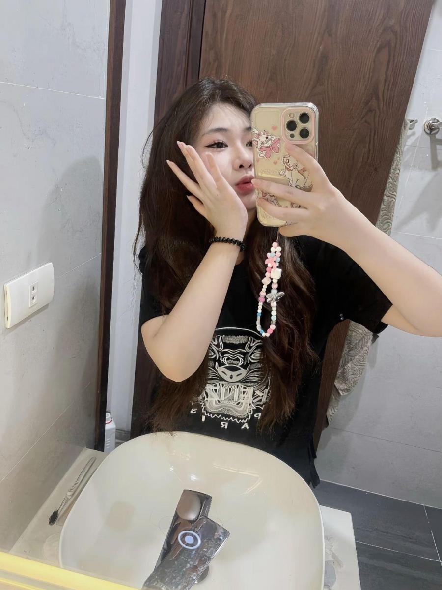 Hình gái xinh cute tắm biển đẹp