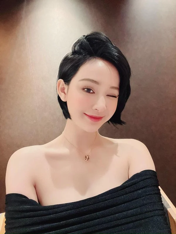 Ảnh gái mỹ xinh với ngực to và tóc cam