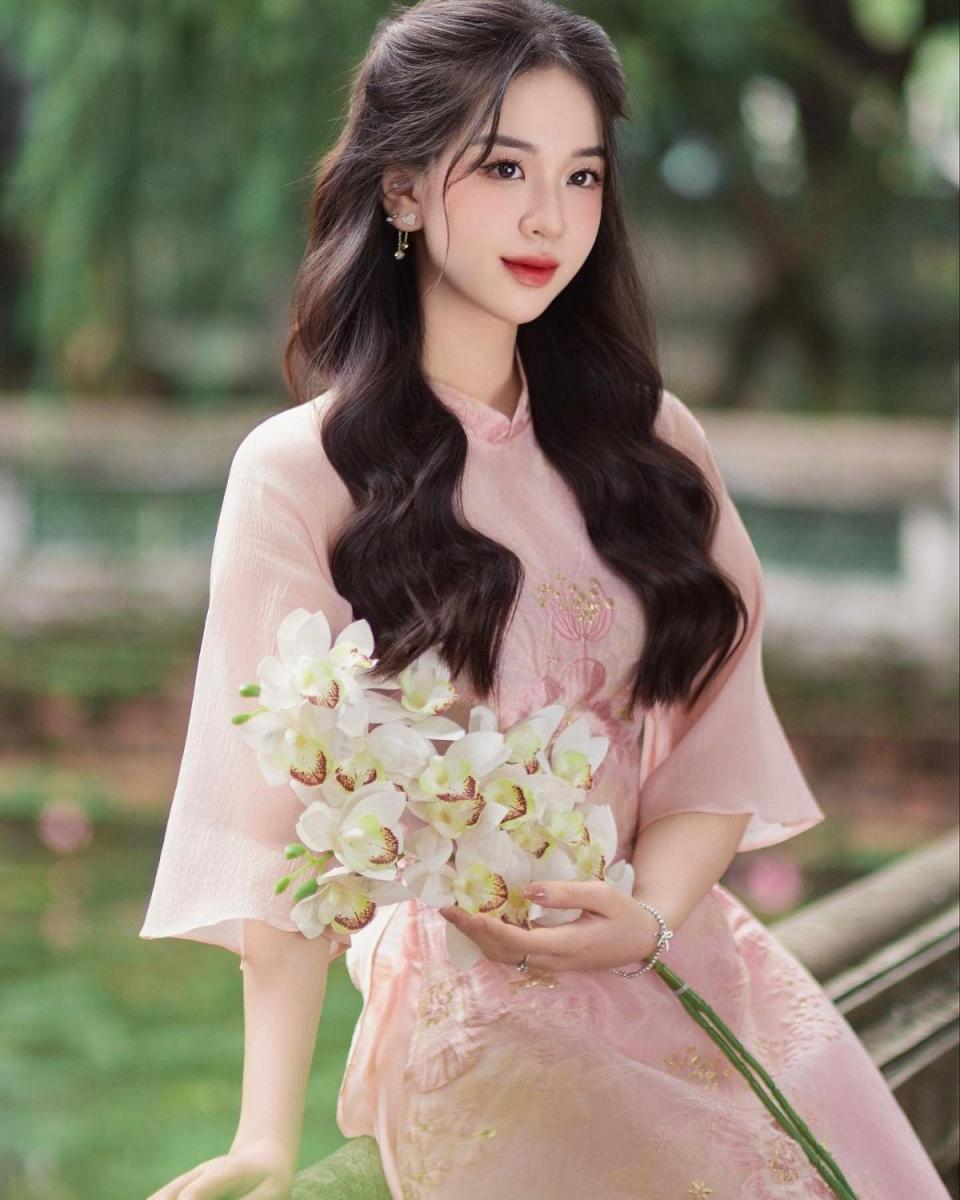Ảnh gái xinh tóc ngắn tắm đẹp dịp Tết