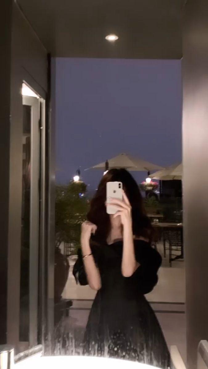 Hình ảnh gái xinh buồn với tóc đen trong bộ đồ cute