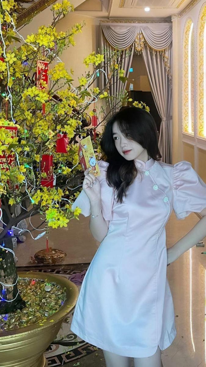 Gái xinh cute tóc ngắn trong trang phục sexy