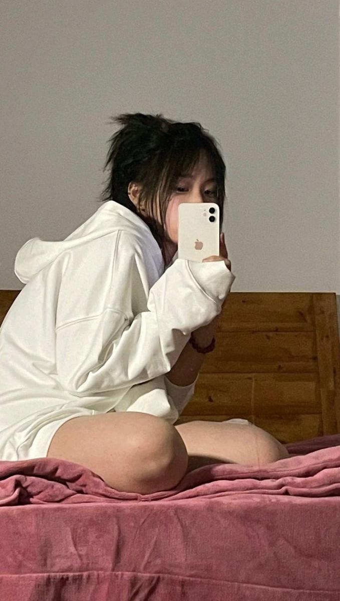 Gái xinh hàng to và tóc ngắn đẹp mê mẩn