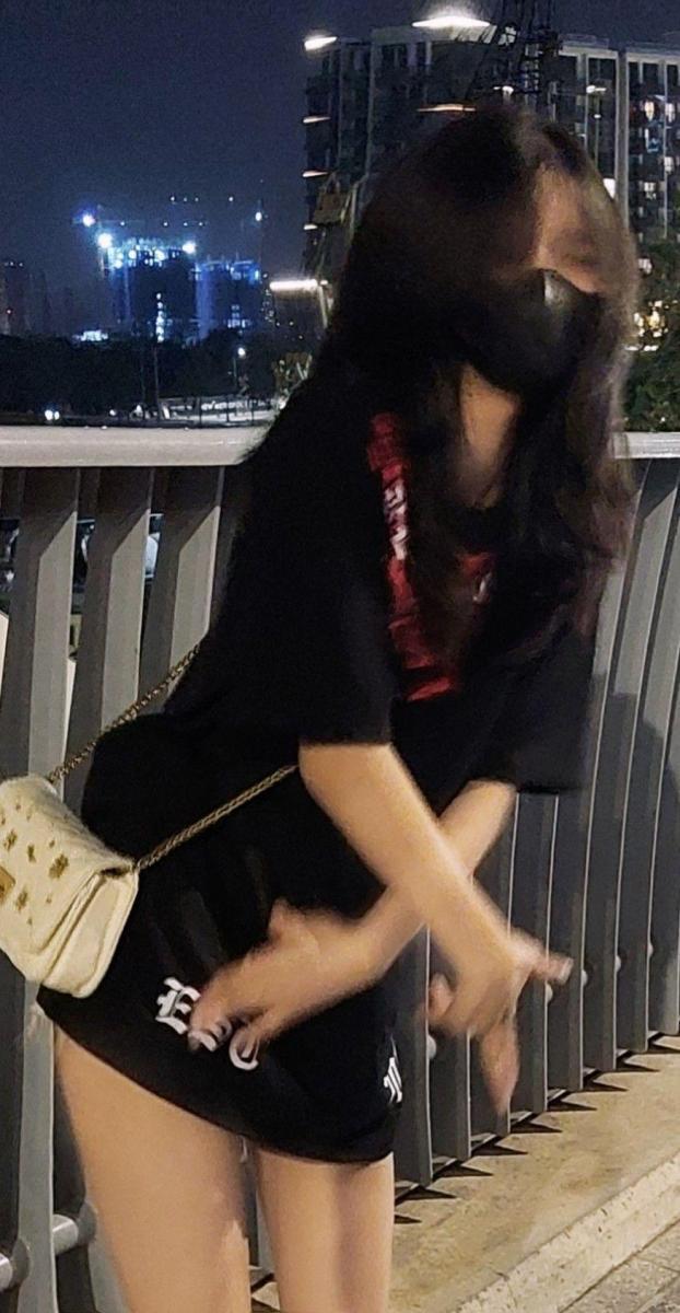 Hình ảnh gái xinh tóc ngắn trong thời trang Tik Tok